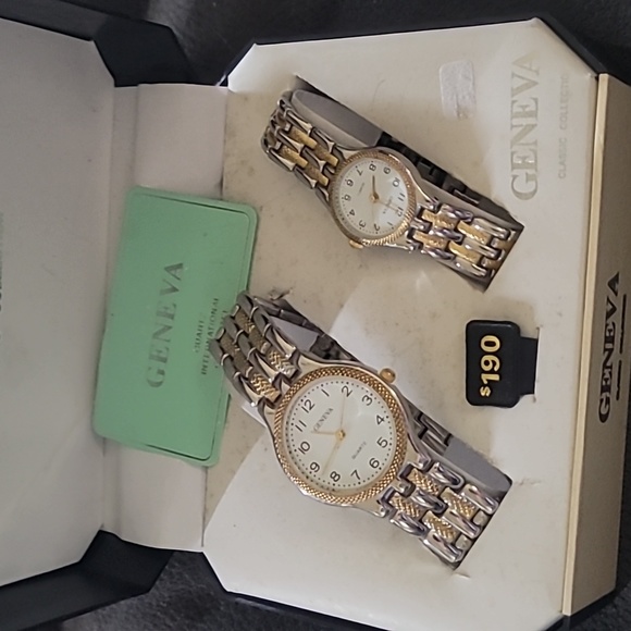 Man and woman watch - Picture 1 of 2